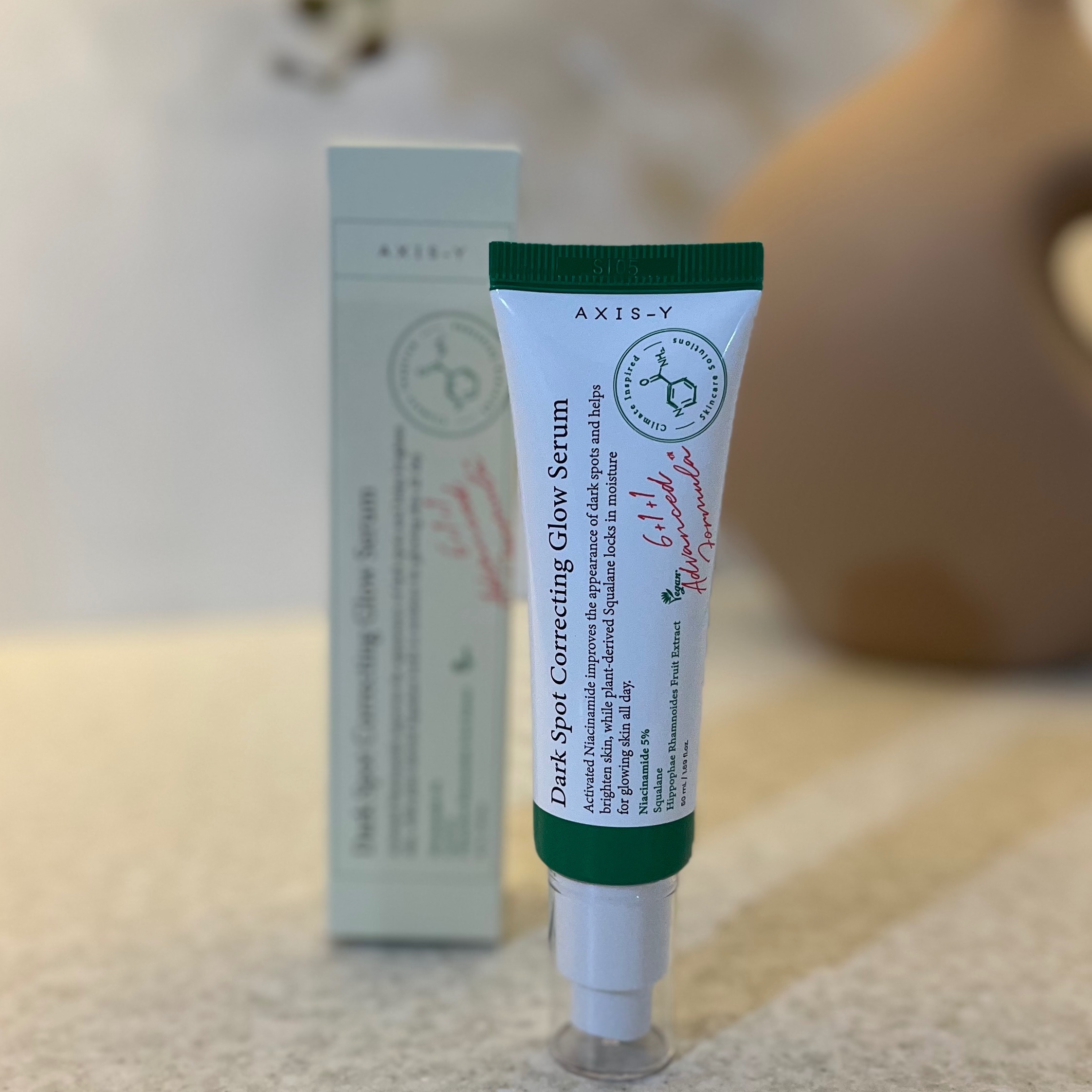 سرم ضد لک اکسیس وای مدل Dark Spot Correcting Glow Serum ، روشنکننده و کمک به کاهش جای جوش و لک