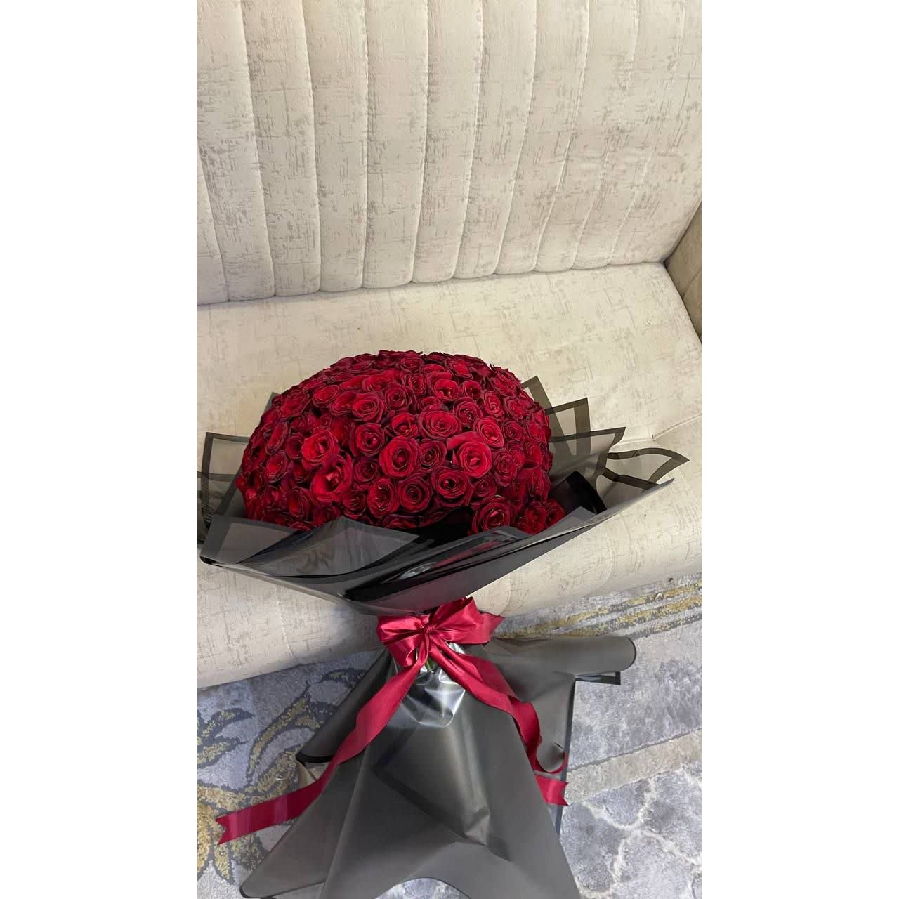 دسته گل طبیعی 200 شاخه رز هلندی قرمز