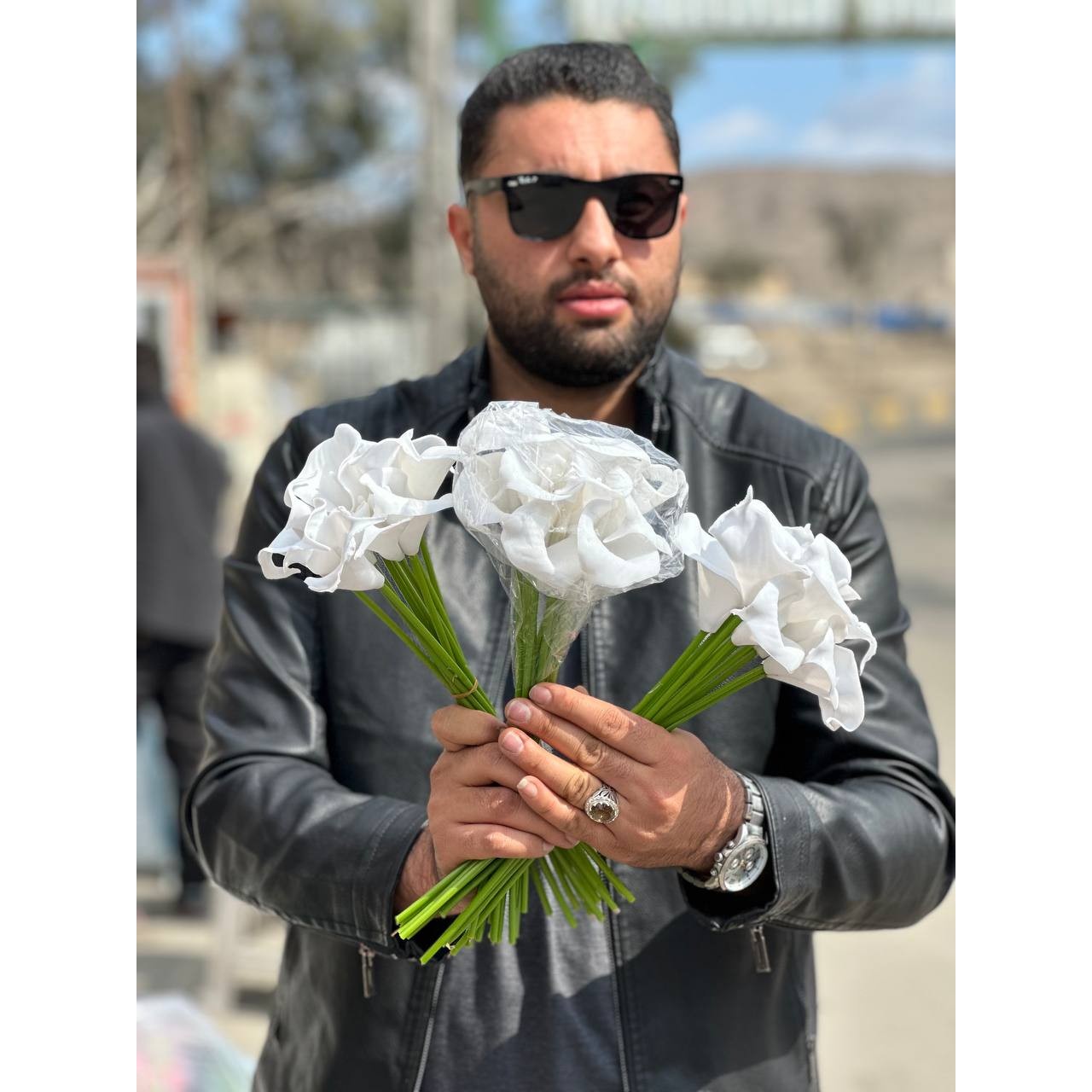 گل مصنوعی شیپوری بدون تغییر رنگ 12 عددی