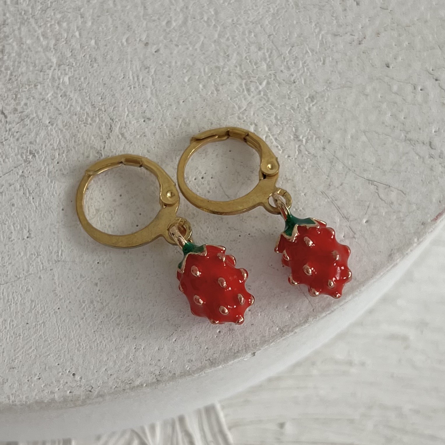 گوشواره تمشک سه بعدی رنگ ثابت