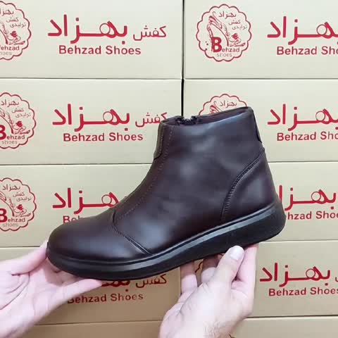 پوتین مردانه پسرانه سایز 40 تا 44 رنگ قهوه ای زیره پیو لژ سه و نیم سانتی رویه چرم صنعتی بغل زیپ