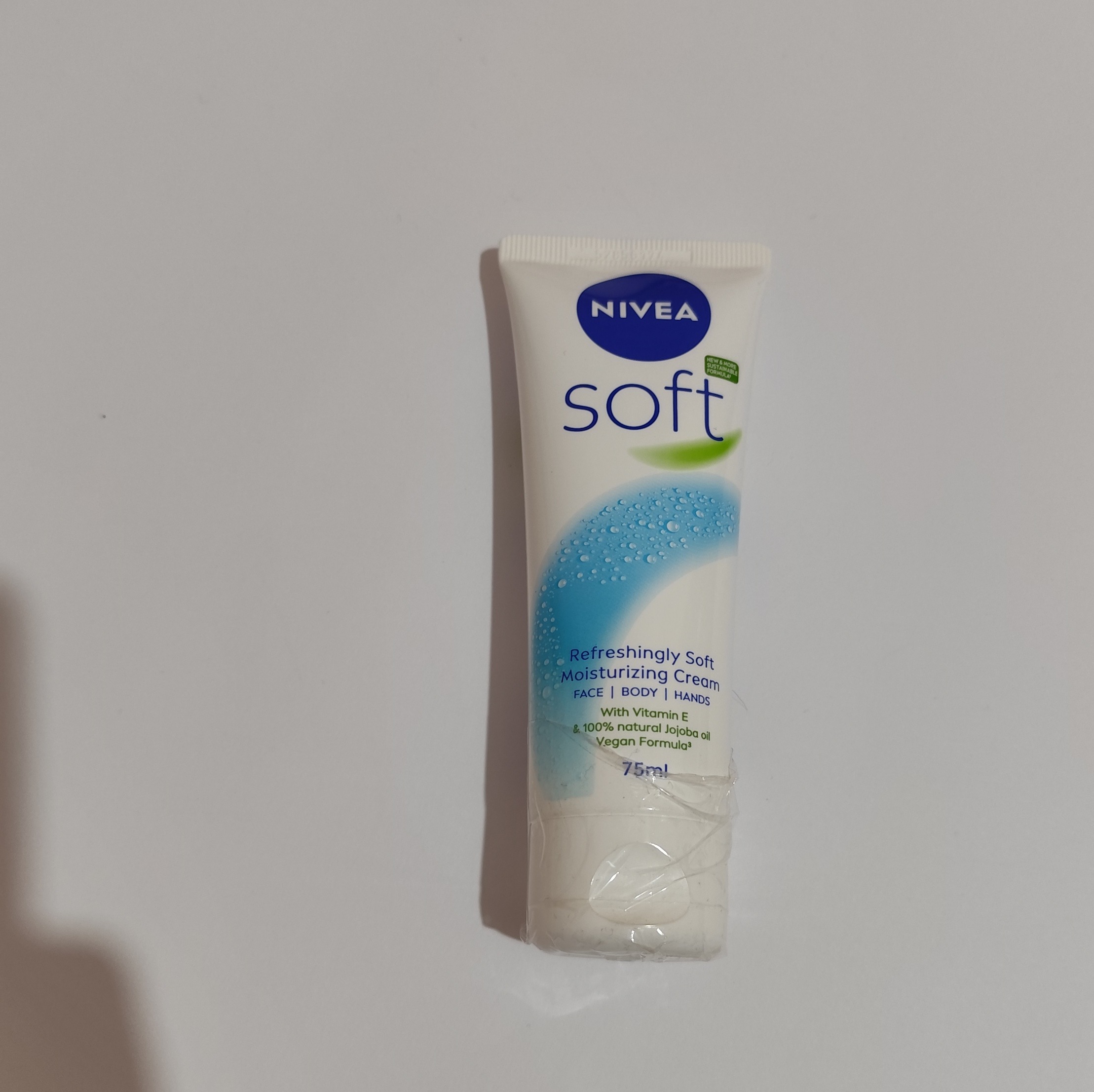 کرم تیوپی نیوا سافت Nivea Soft مرطوب کننده قدرتمند حجم 75 میل