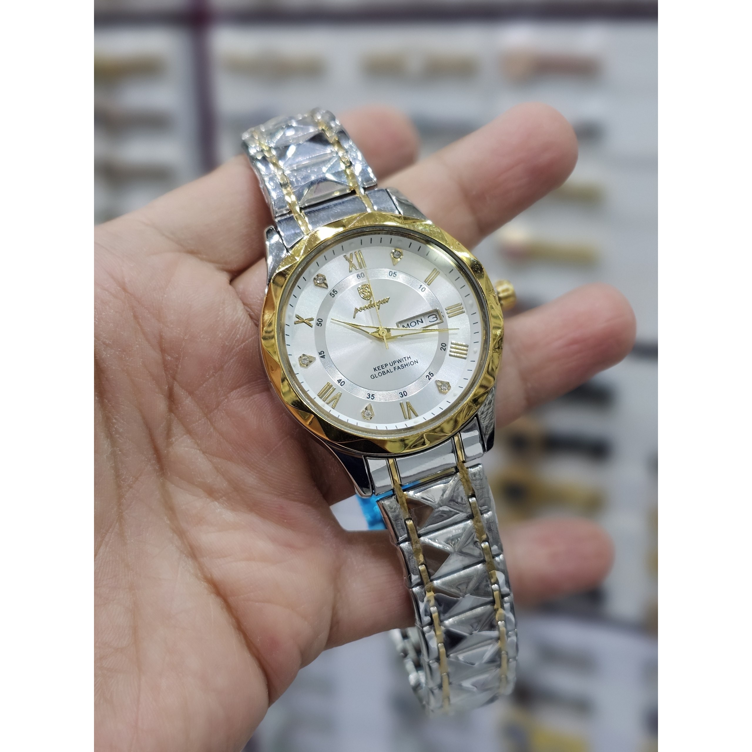 poedagar highe quality ساعت پوداگار ظرافتی که در همان نگاه اول دل می برد ترکیب چشم نواز طلایی و نقره ای طراحی خاص و م...