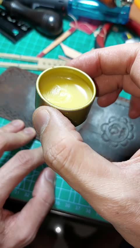 واکس چرم دستساز طبیعی
