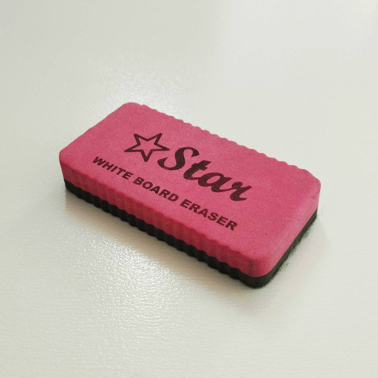تخته پاک کن رنگ قرمز مدل STAR