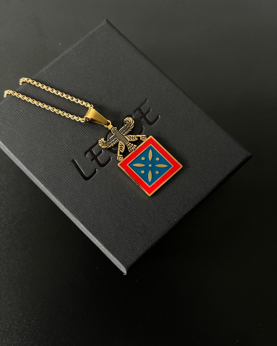 گردنبند درفش و شهباز