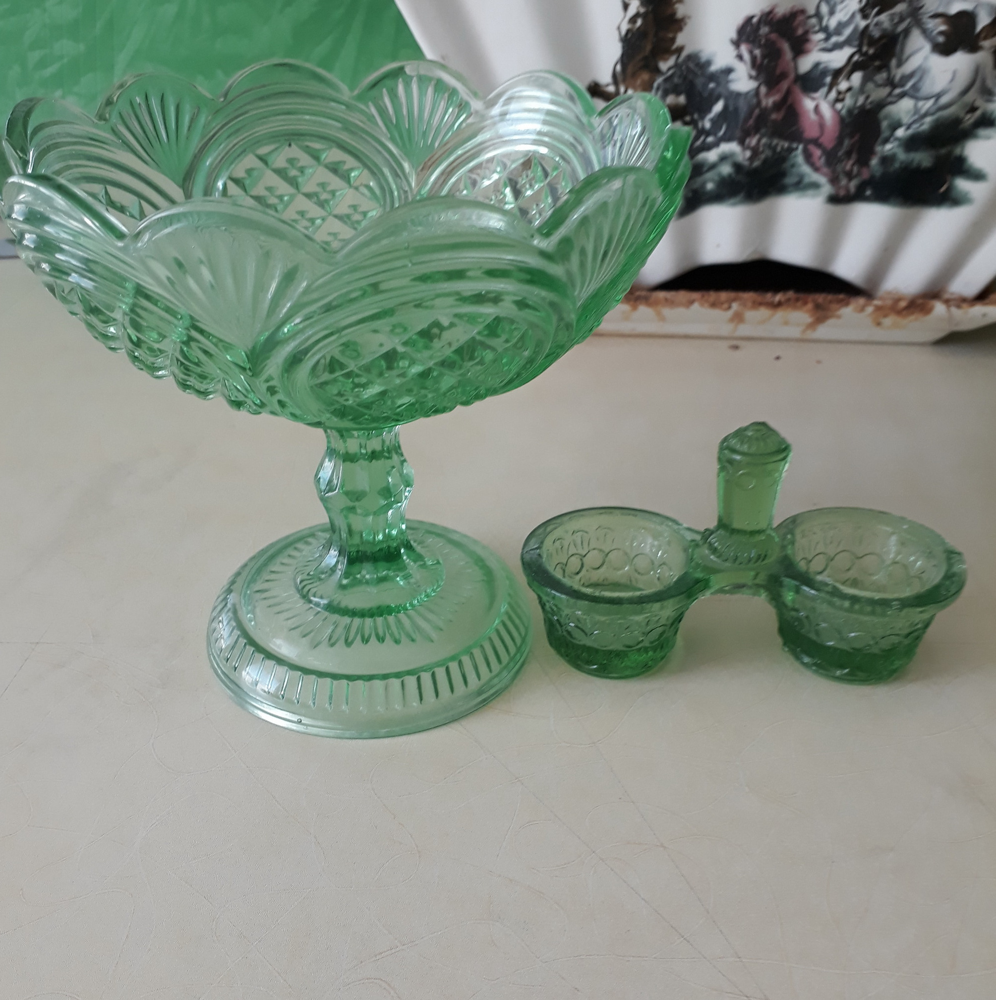 شکلاتخوری طرح پر طاووسی پایه دار سبز