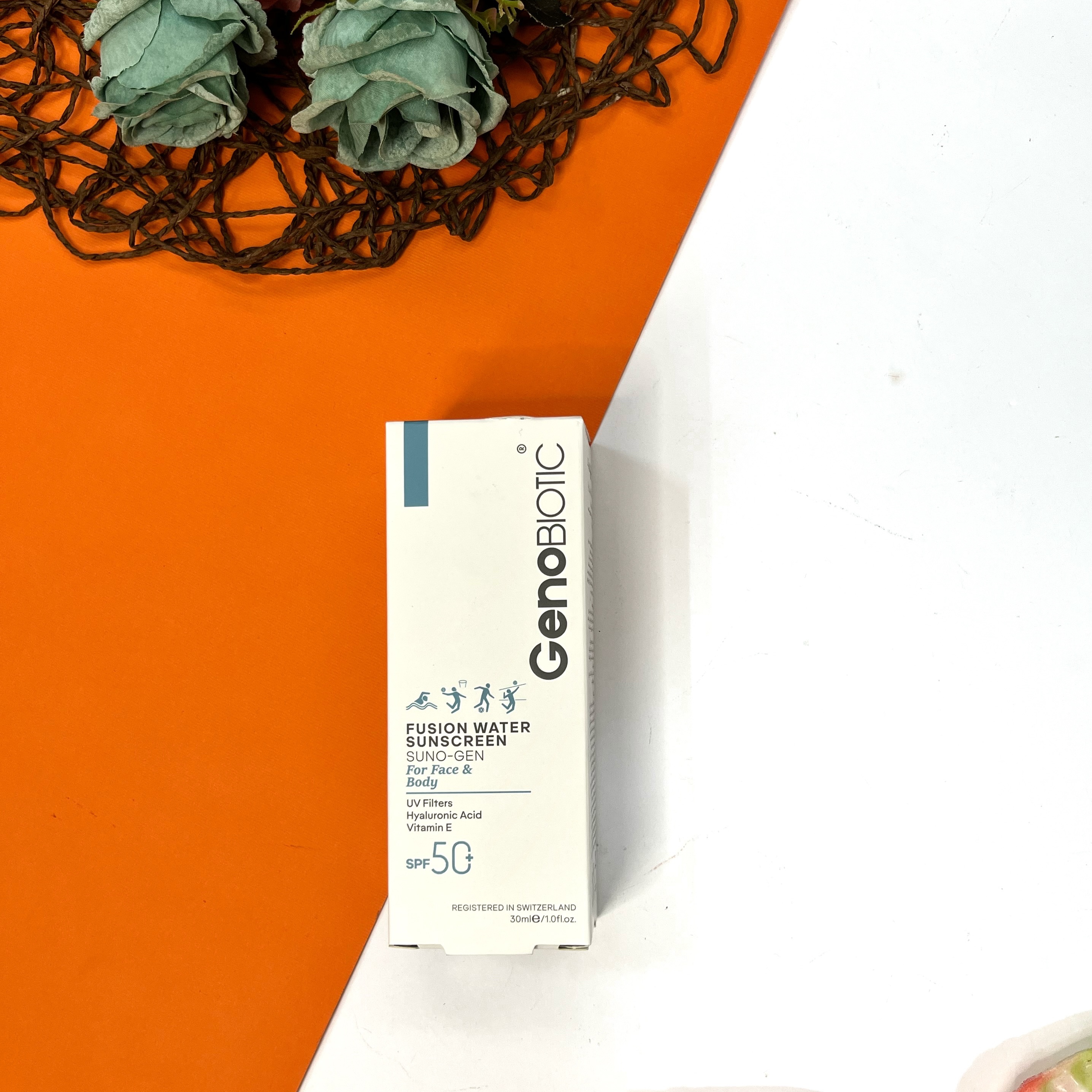 ضد آفتاب فیوژن واتر ژنوبایوتیک بی رنگ SPF50 مناسب انواع پوست حجم 30 میلی لیتر
