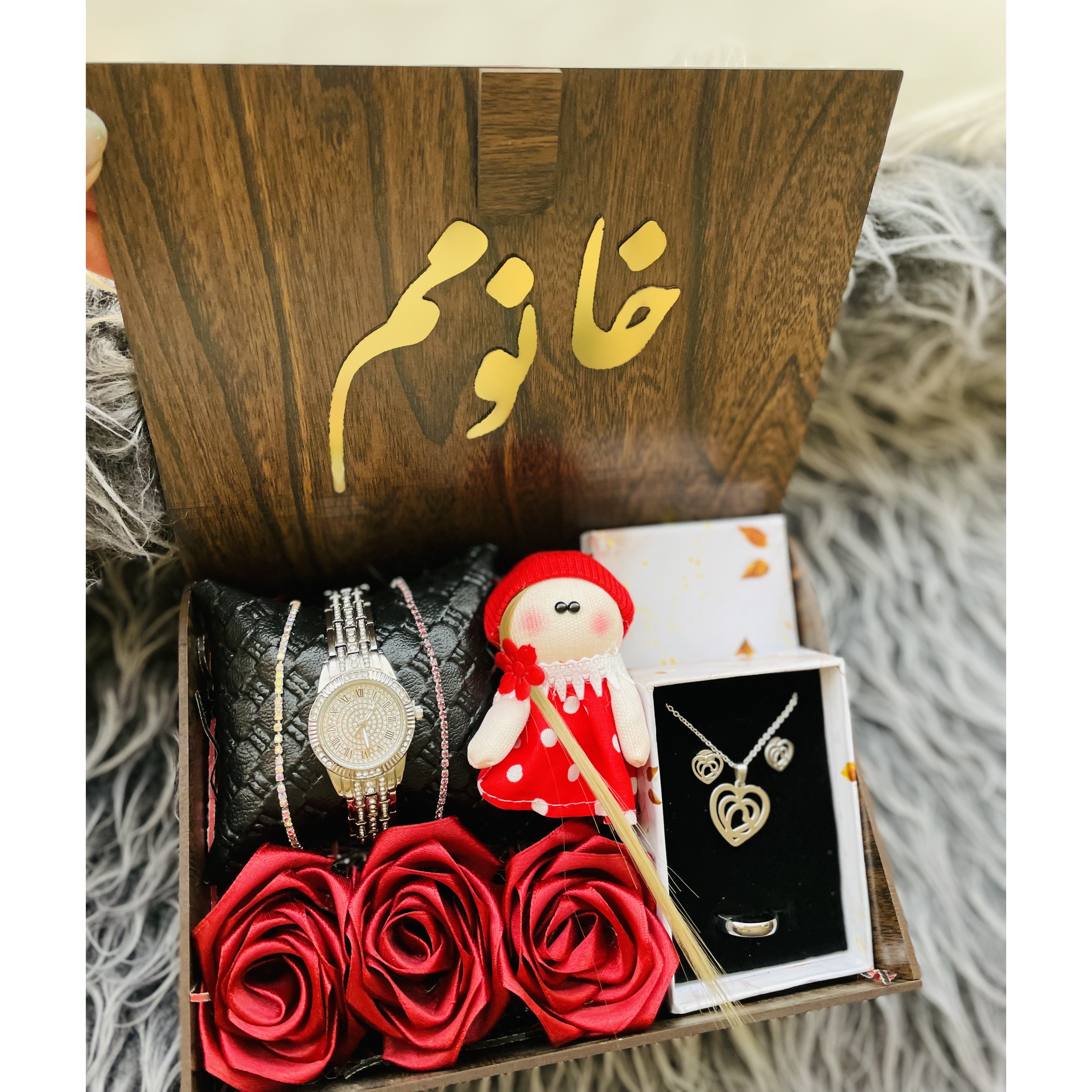 (ارسال رایگان) پک هدیه زنانه و دخترانه ساعت نگینی،نیم ست قلبی نقره ای شیک 3