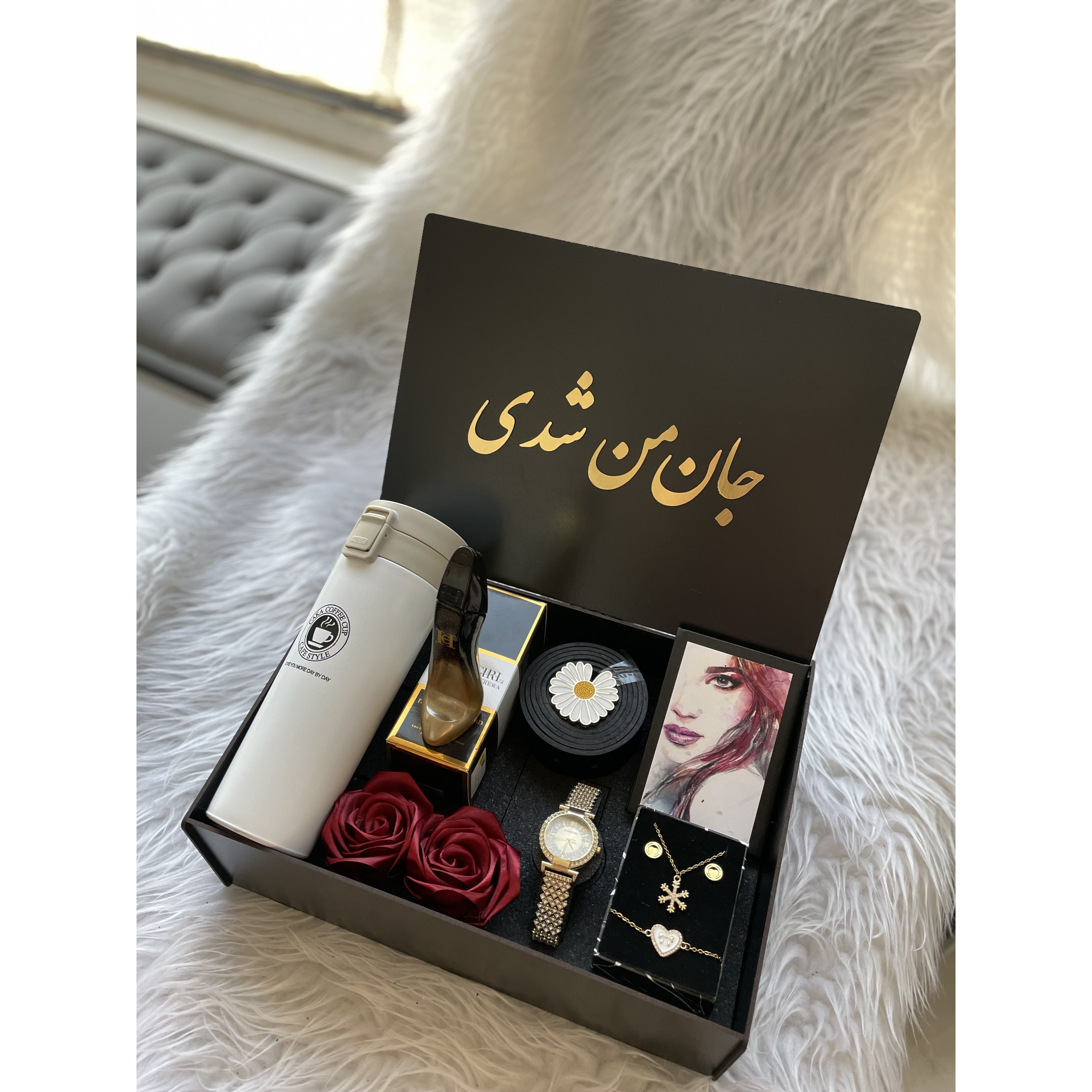 (ارسال رایگان) باکس هدیه زنانه و دخترانه لاکچری تراول ماگ ساعت ست برفی ادکلن کمربند باکس چوبی با متن انتخابی