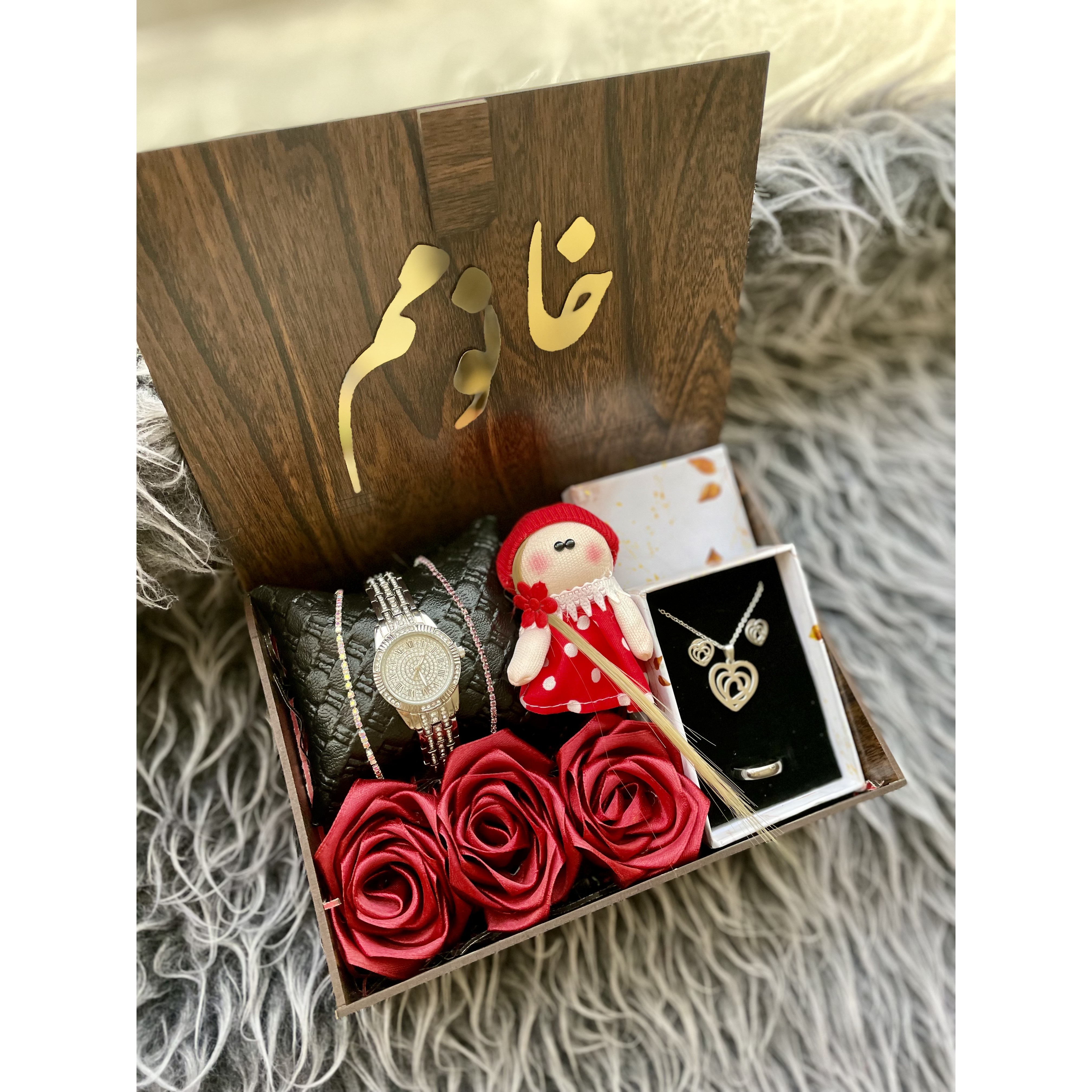 (ارسال رایگان) پک هدیه زنانه و دخترانه ساعت نگینی،نیم ست قلبی نقره ای شیک 3