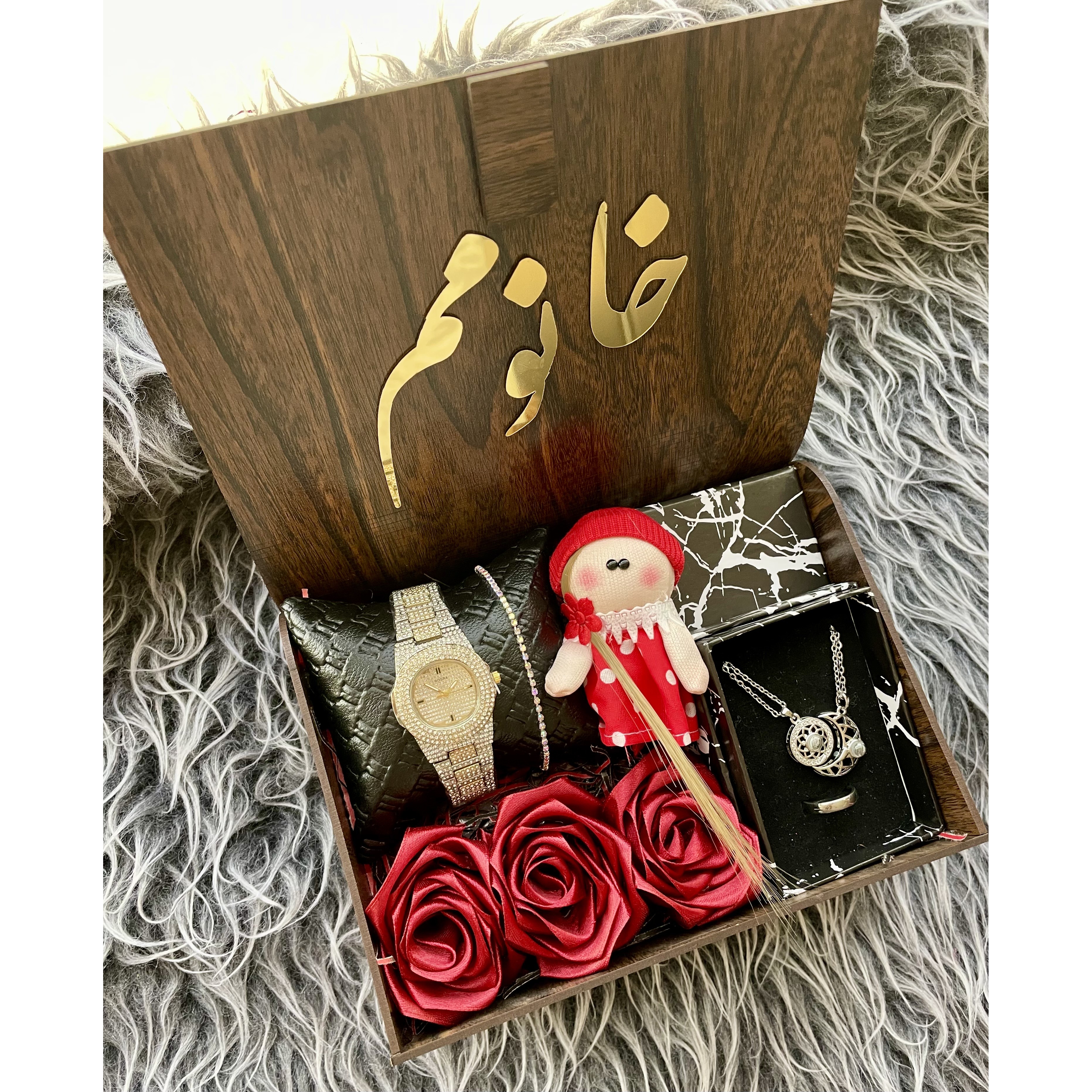(ارسال رایگان) پک هدیه زنانه و دخترانه ساعت فول نگینی،گردنبند دو عددی مهروماه زیبا و ترند نقره ای کادو شیک 9