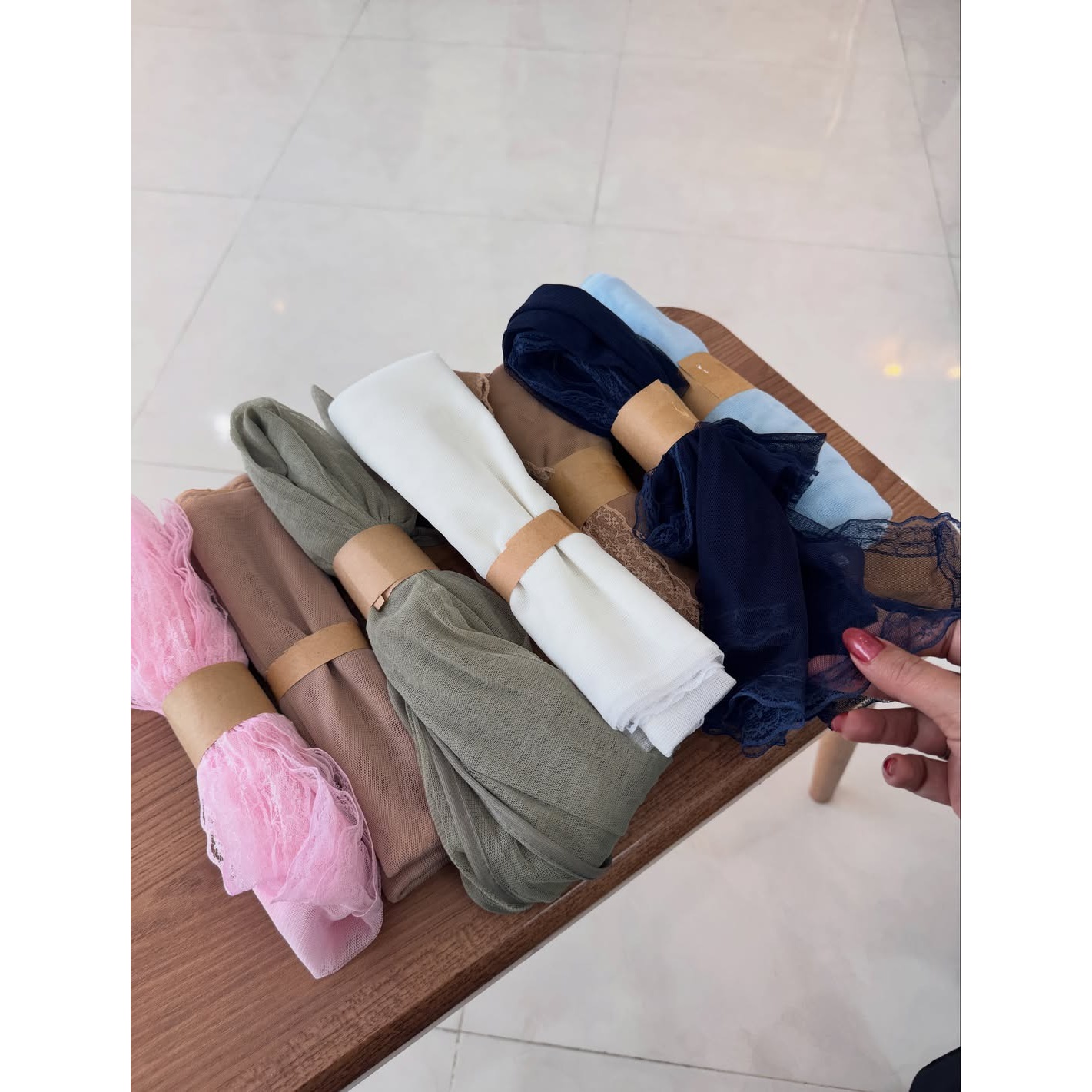 شال توری دور دانتل