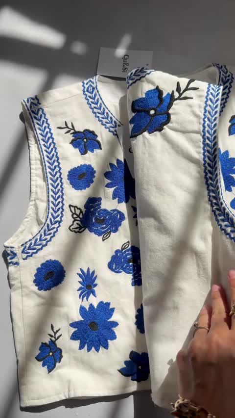 وست گلدوزی (جلیقه زنانه)