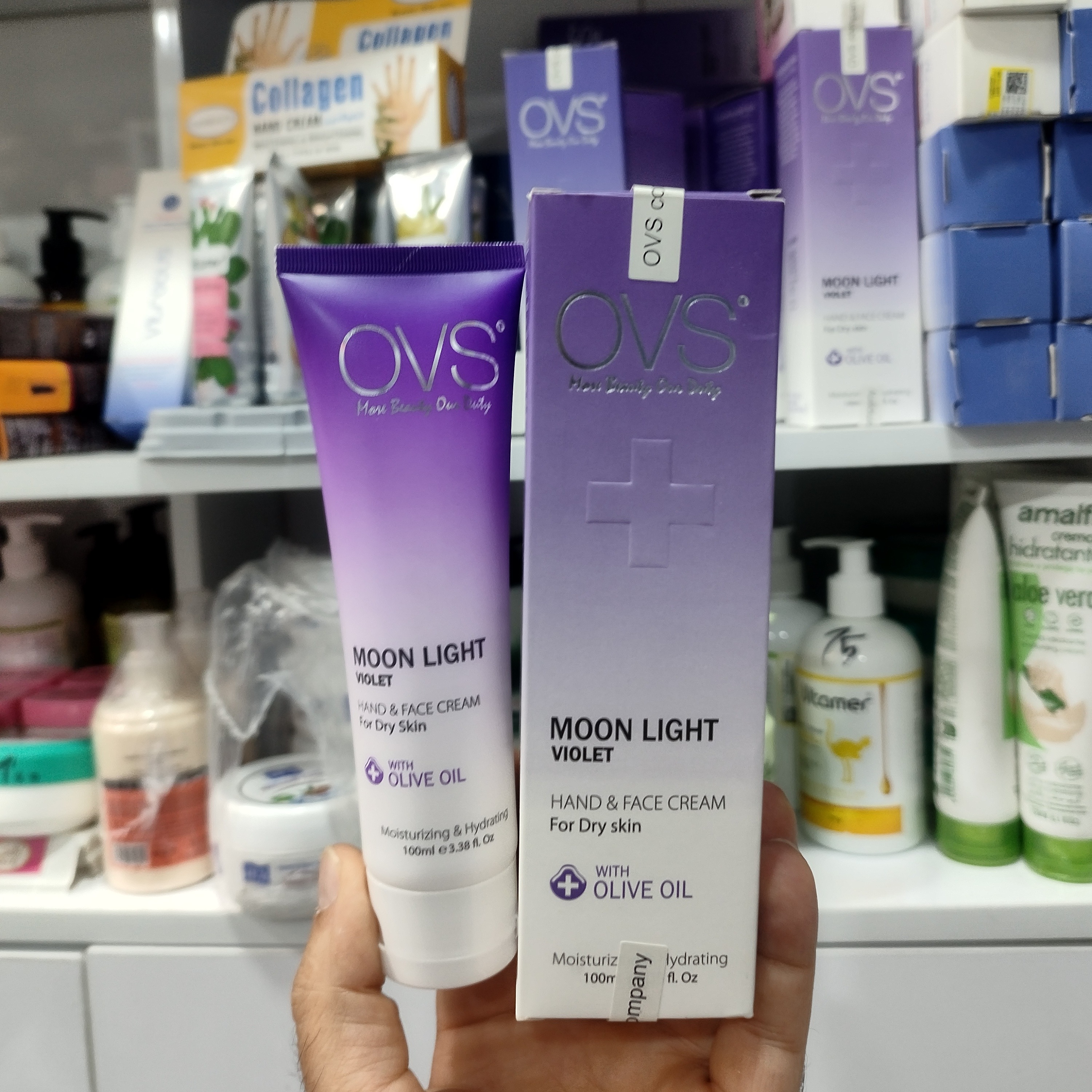 کرم مرطوب کننده و آبرسان مناسب پوست خشک او وی اس ovs