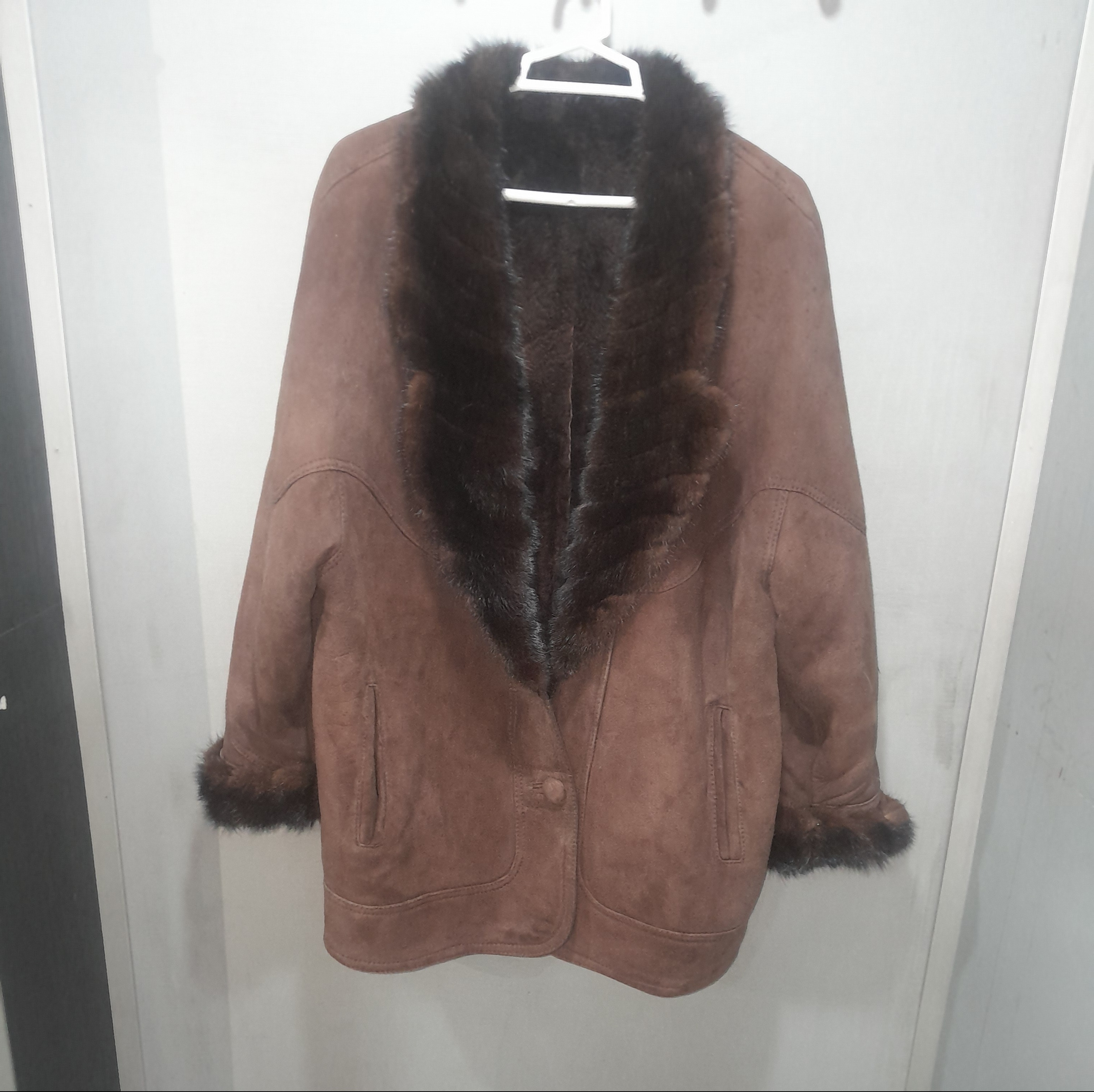 کاپشن مردانه پوست بوفالو اصلی یقه پوست مینگ اصلی برند leather SAJAD با گرماودوام بسیاربالا