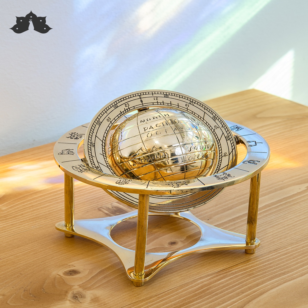 کره زمین با استند برنجی رومیزی کد 8421