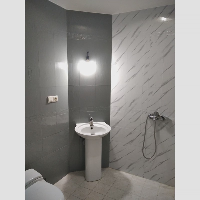 برچسب کابینت طرح سنگ هایگلاس کد 6270 ضخیم سفید رگه طوسی