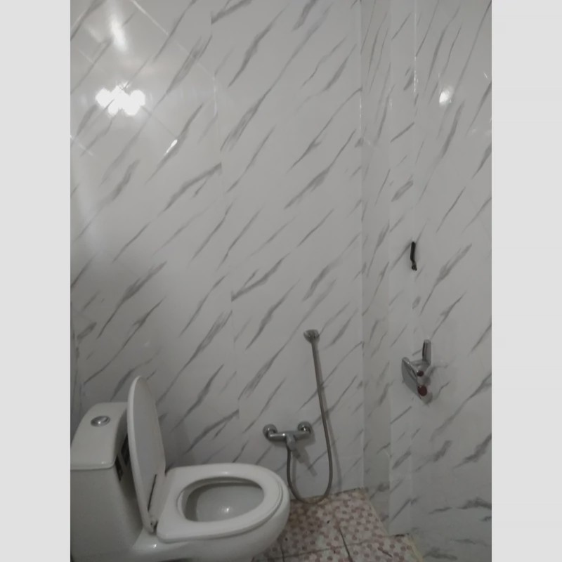 برچسب کابینت طرح سنگ هایگلاس کد 6270 ضخیم سفید رگه طوسی