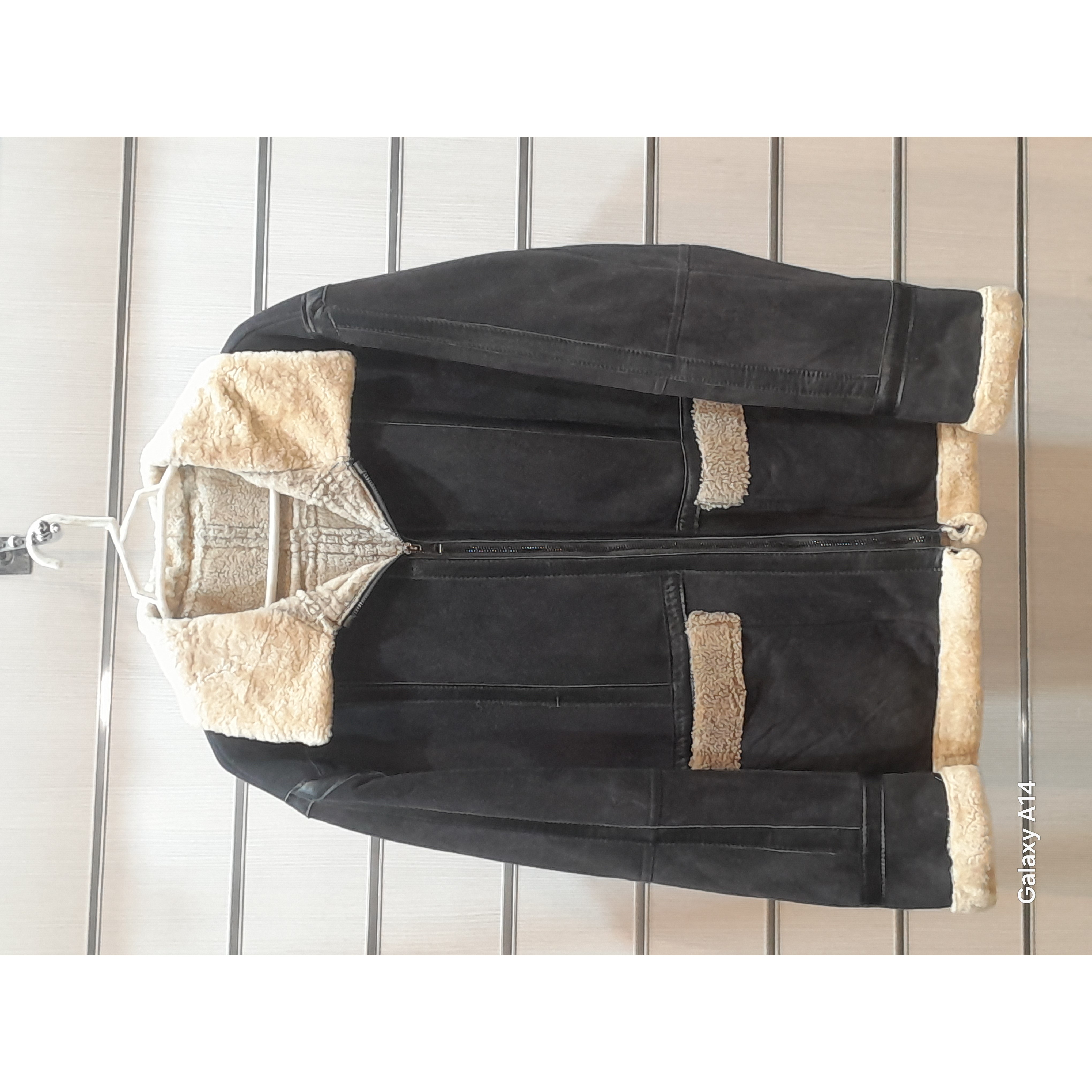 کاپشن مردانه پوست بوفالو یقه پوست گوسفندمیرینوس طبیعی برند leather SAJAD بادوام و گرما بسیار بالا