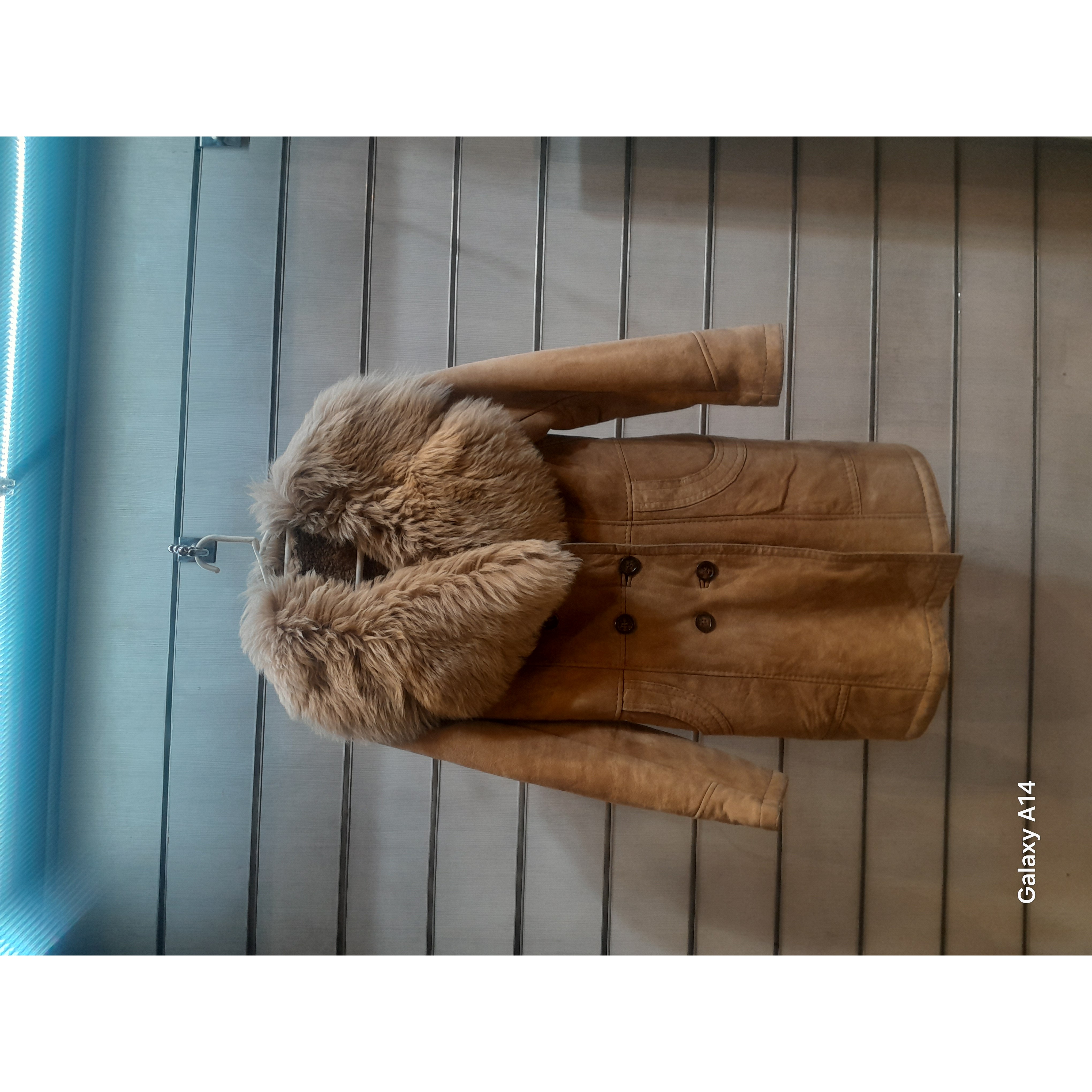 پالتو زنانه پوست بوفالو اصلی یقه پوست گوسفندمیرینوس طبیعی برند leather SAJADبادوام بسیار بالا