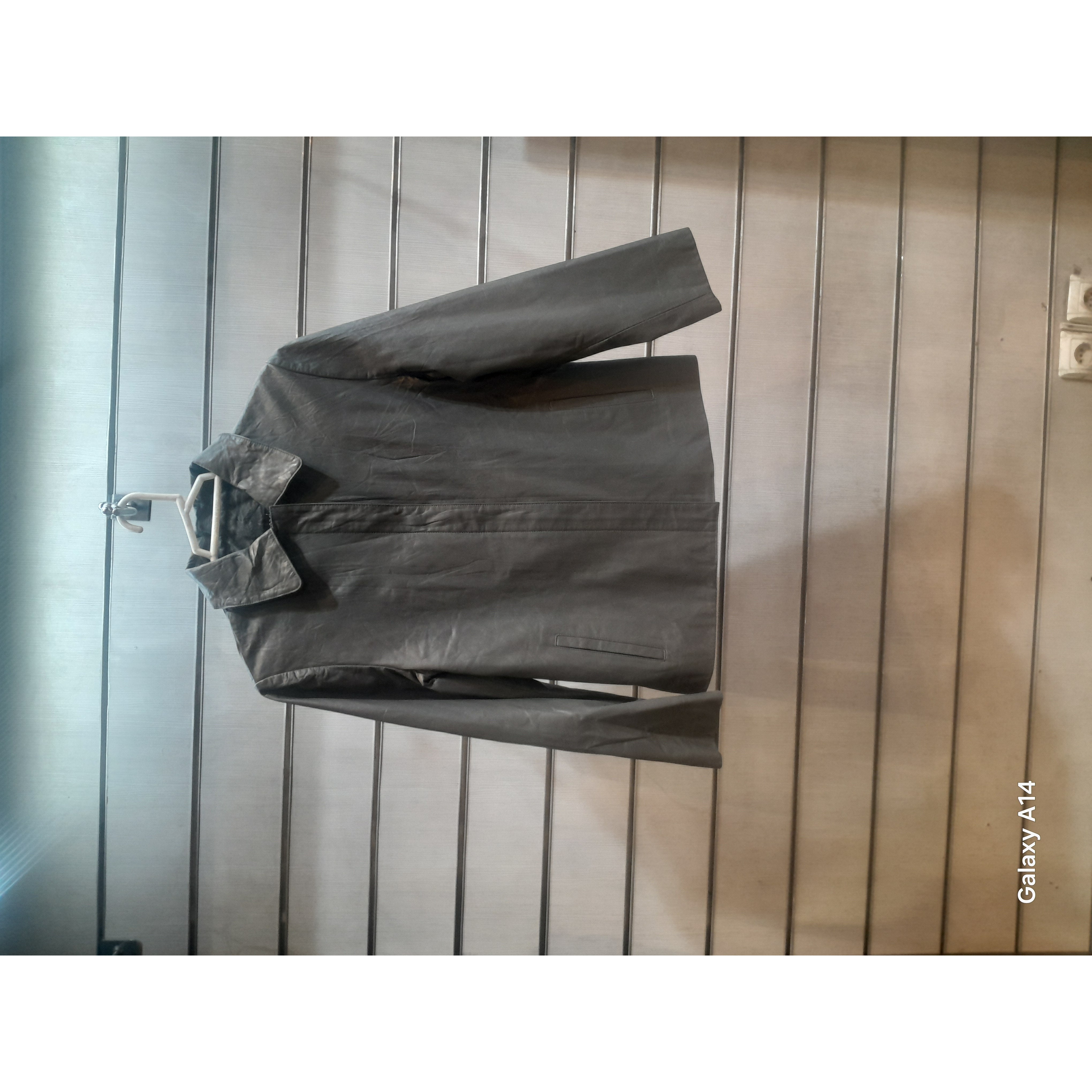کت زنانه چرم گوسفند طبیعی برند leather SAJAD بادوام وگرمابسیار بالا