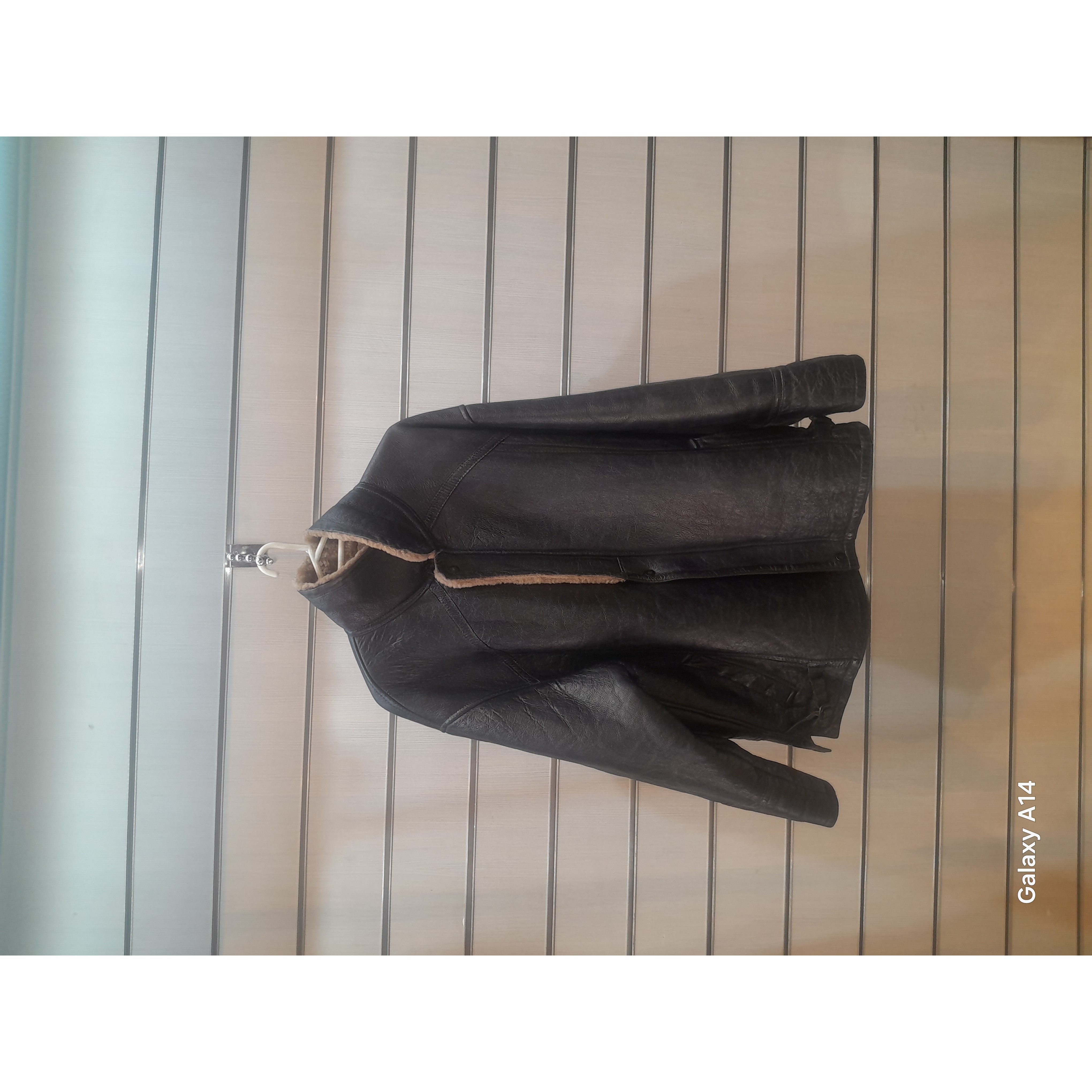 کاپشن مردانه پوست بوفالو یقه پوست گوسفندمیرینوس طبیعی برند leather SAJAD بادوام و گرمابسیار بالا