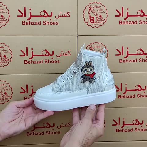 کتونی ساق بلند اسپرت دخترانه پسرانه سایز 32 تا 36 رنگ سفید لژ سه سانتی رویه چرم صنعتی بند کشی 