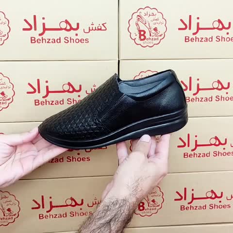 کفش راحتی طبی زنانه بزرگ پا دور دوخت کفی طبی پد خارپاشنه رنگ مشکی سایز 38 تا 42 زیره پیو لژ 3سانتی رویه چرم صنعتی بغل کش