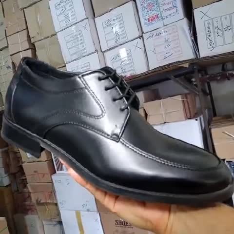 کفش مجلسی مردانه مدل ساعتی بنددار رنگ مشکی با رویه چرم صنعتی ضد خش