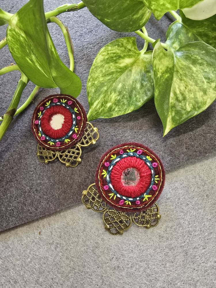 گوشواره و سنجاق سینه سوزن دوزی کد 13