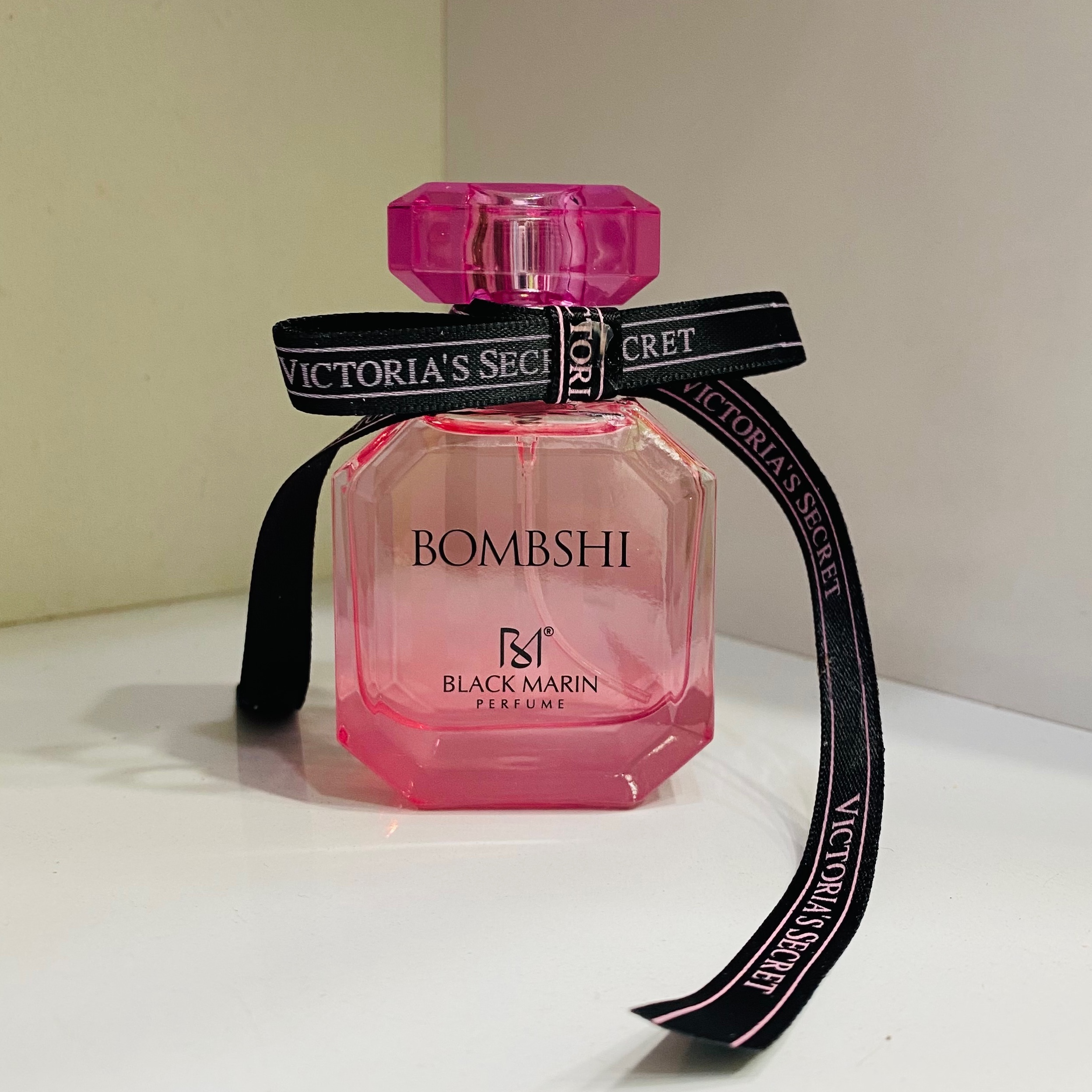 ادکلن بلک مارین رایحه بامشل bombshell حجم 25 میلی لیتر 