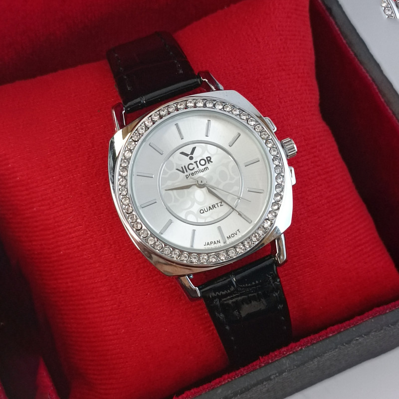 ساعت مچی عقربهای زنانه ویکتور مدل بندچرمی کلاسیک کد V5819L