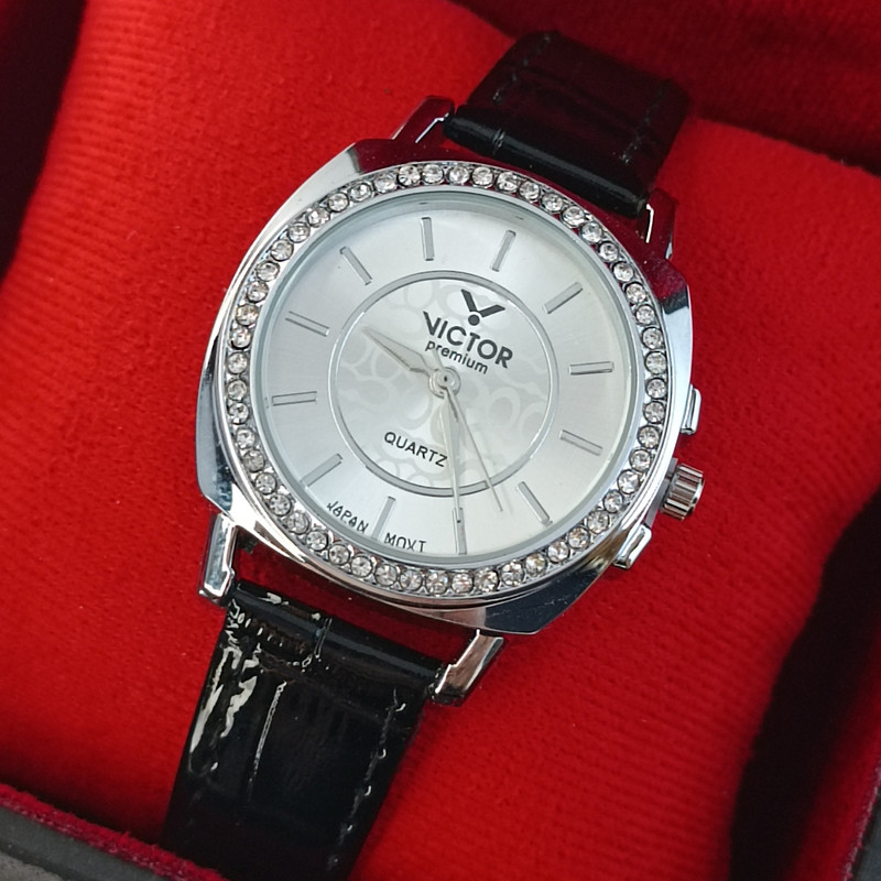 ساعت مچی عقربهای زنانه ویکتور مدل بندچرمی کلاسیک کد V5819L