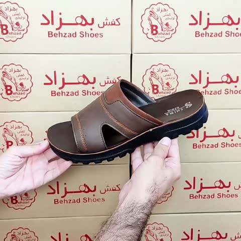 دمپایی تابستانی مردانه پسرانه رنگ قهوه ای سایز 40 تا 45 زیره پیو تزریق لژ سه و نیم سانتی رویه چرم صنعتی سبک و راحت 