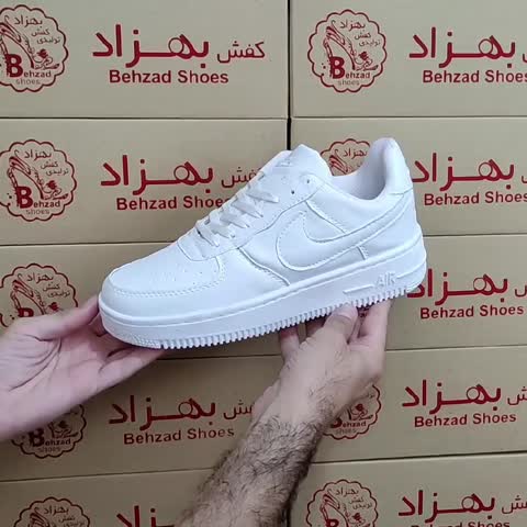 کتونی نایک مردانه پسرانه سایز 41 تا 44 رنگ سفید زیره ترمو لژ چهار و نیم سانتی رویه چرم صنعتی کفی طبی کف دوخت دور دوخت