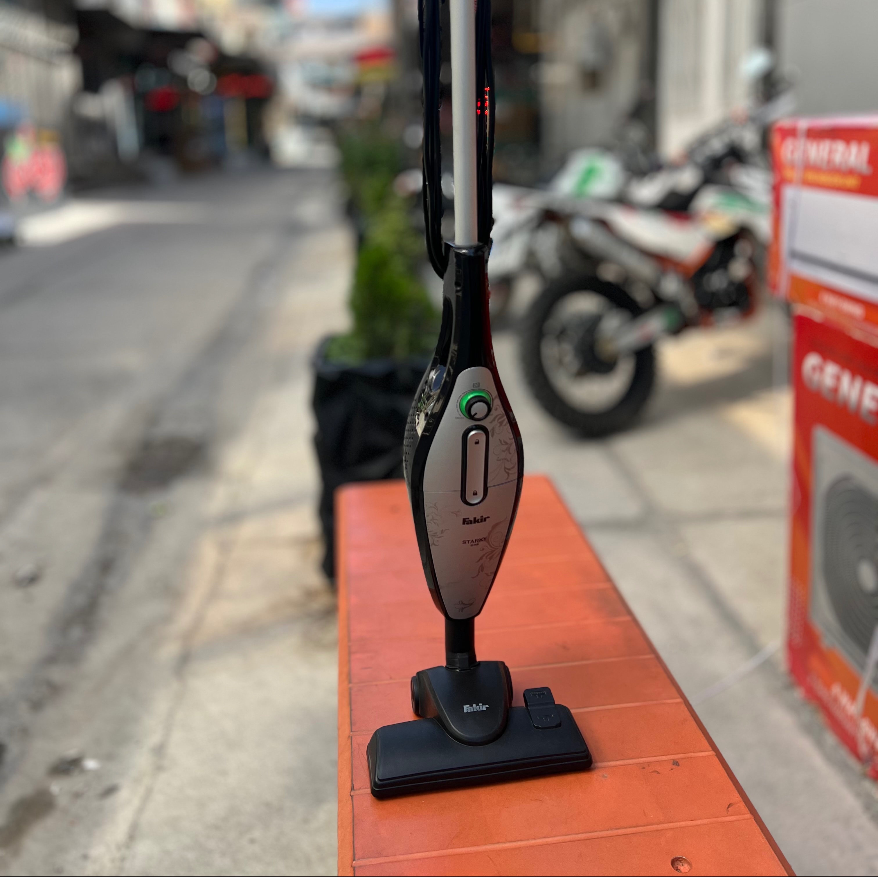 جاروبرقی عصایی فاکیر مدل استارکی Fakir Starky توان 800 وات