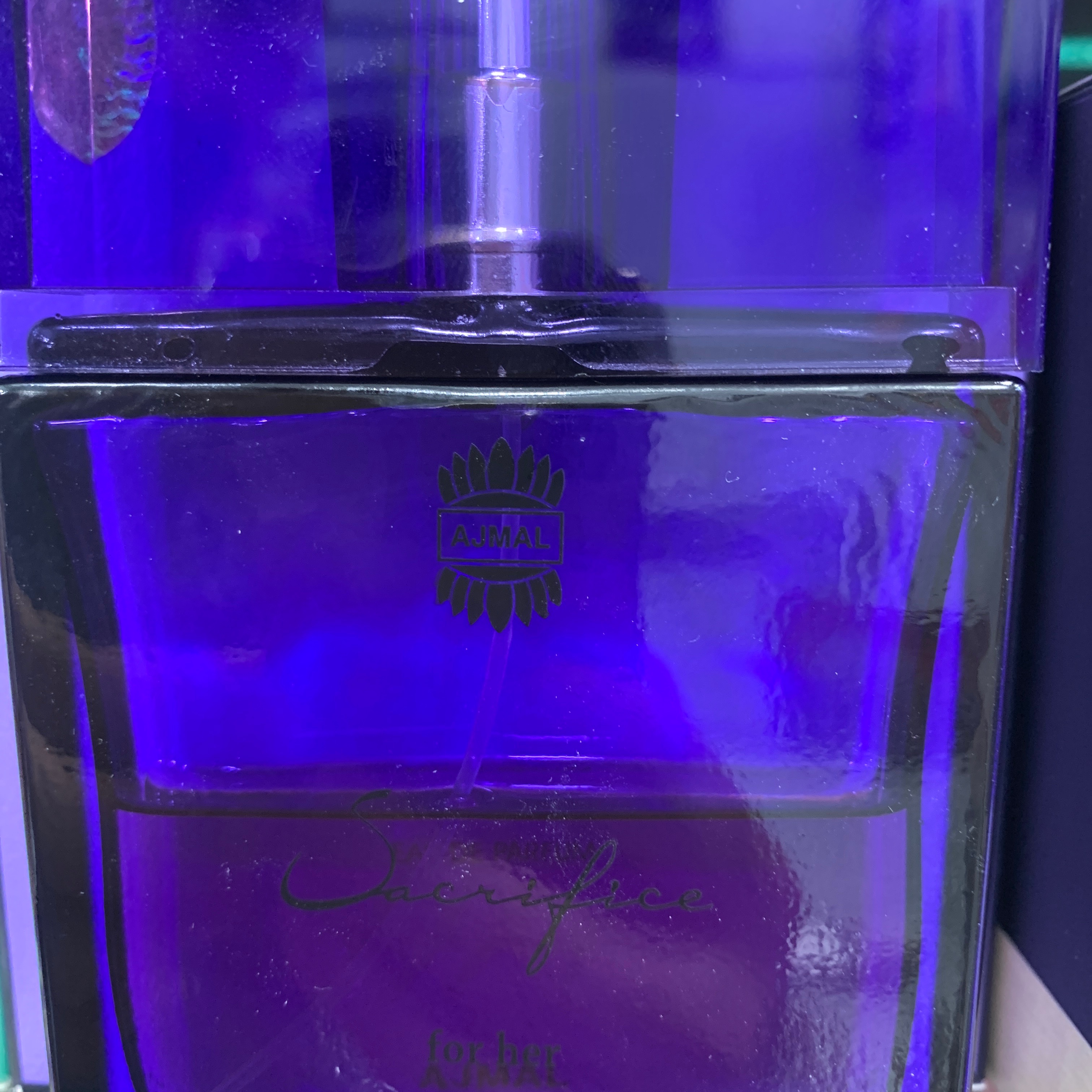عطر ساکریفایس برند اجمل