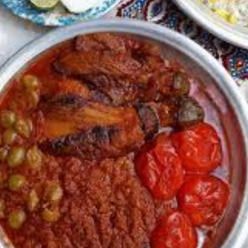 خورشت بادمجان با گوشت چرخ کرده با پلو زعفرانی