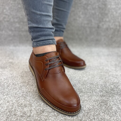 کفش مجلسی چرم طبیعی مردانه با کیفیت عمری رنگ عسلی و مشکی سایز 40 تا 44 موجود در کفش پاپوش بهبهان 
