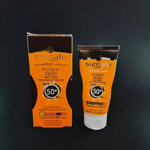 کرم ضد آفتاب سان سیف رنگی بژطبیعی spf50فاقد چربی مناسب پوست های چرب جوشدار و مختلط ماندگاری بالا ضد آب حجم 50 میلی لیتر