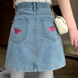  دامن جین کوتاه خارجی مناسب خانم ها و نوجوانان 10 سال به بالا دامن جین کوتاه طرح گل و پروانه  