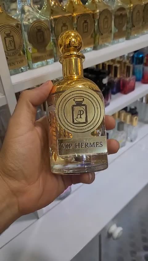 عطر و ادکلن 212 وی آی پی یا وی آی پی هرمس اصلی 