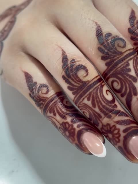 حنای طراحی قرمز زرشکی 