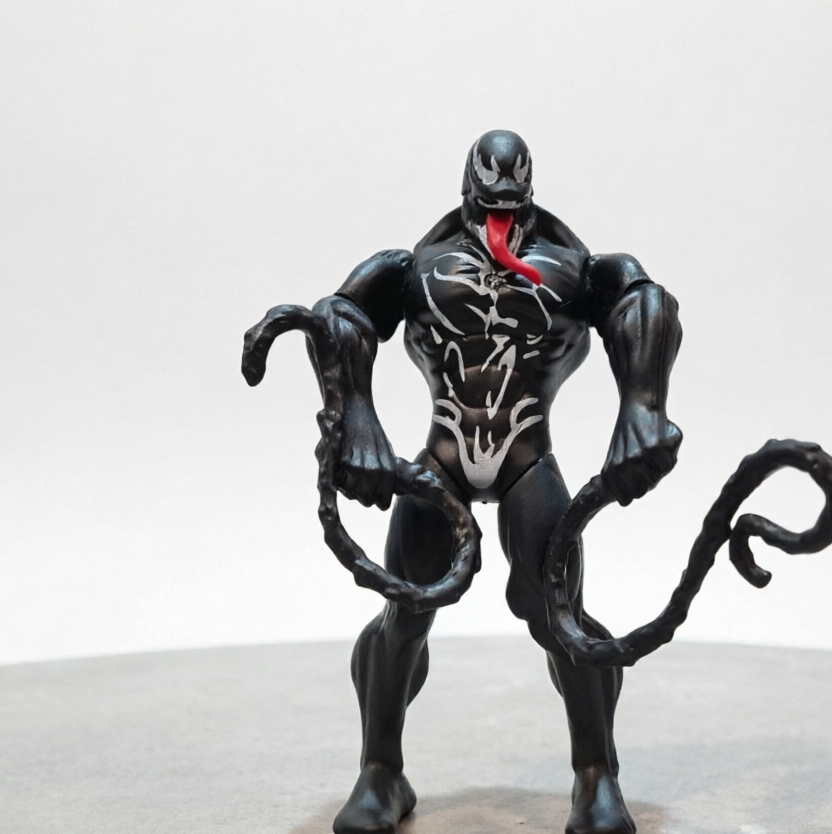  فیگور اکشن ونوم (Venom) عضلانی با شاخکهای سمبایوت 
