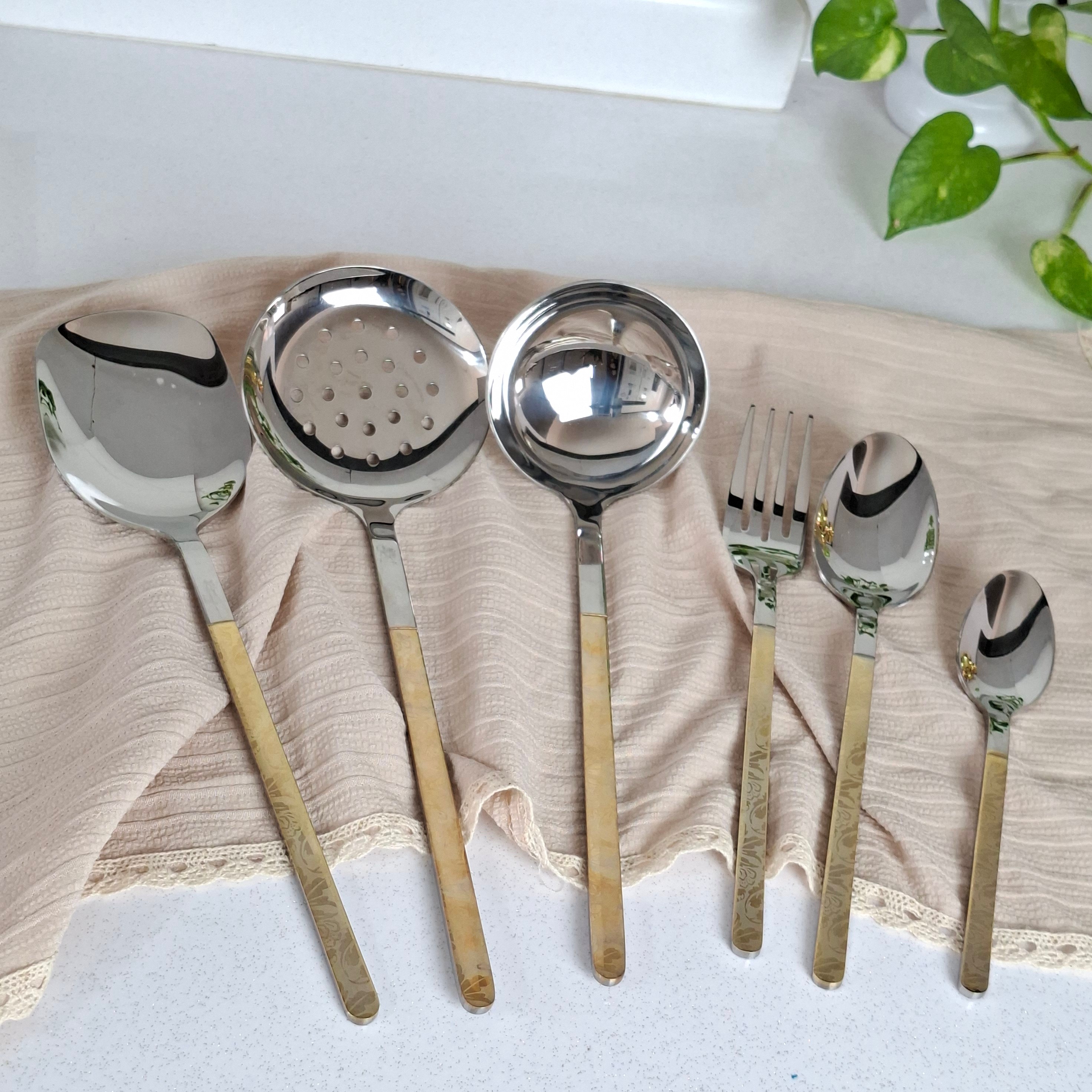 سرویس قاشق چنگال 42 پارچه رساسی طلایی (12 نفره)