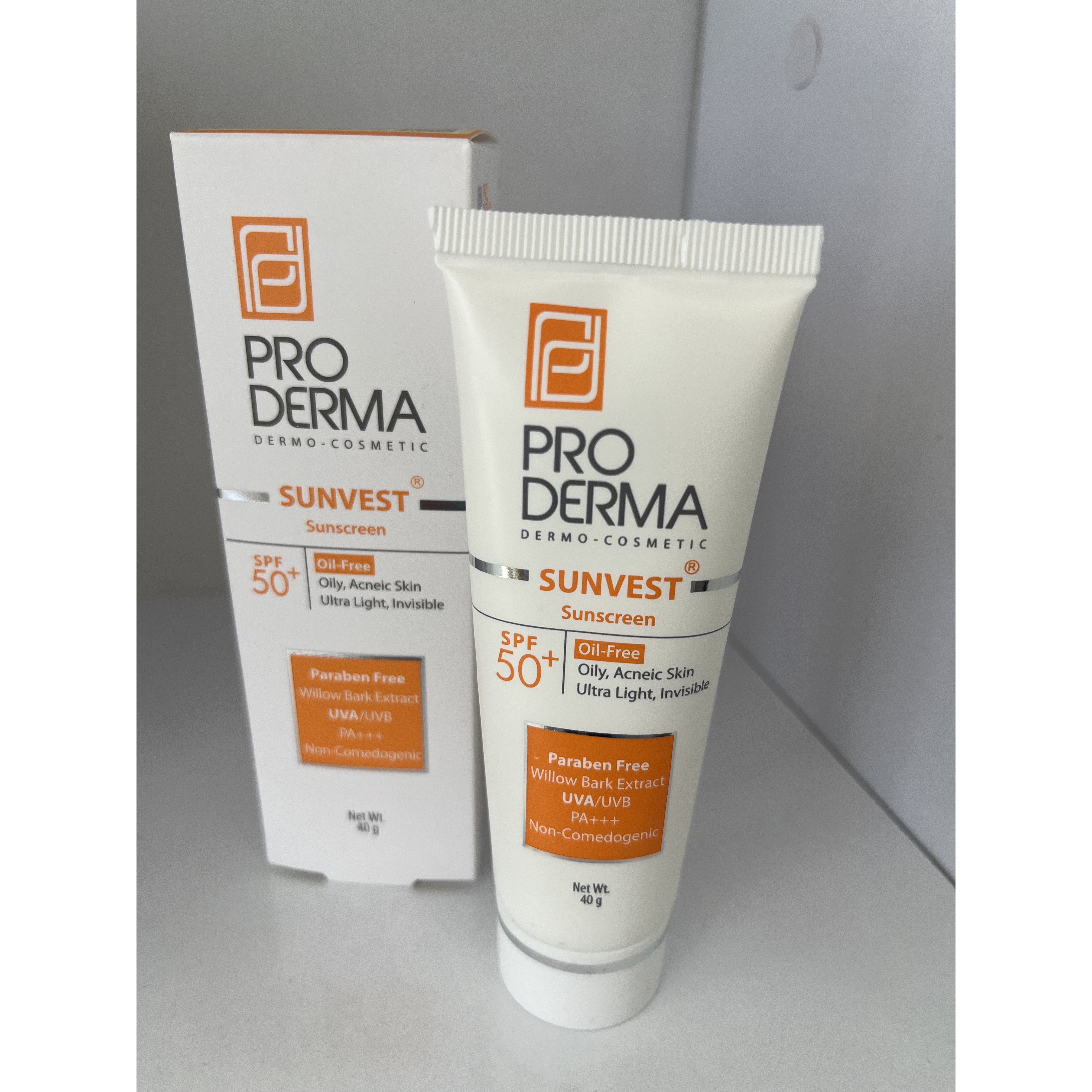 ضد آفتاب فاقد چربی پوست چرب SPF50 سان وست بی رنگ پرودرما 40گرم
