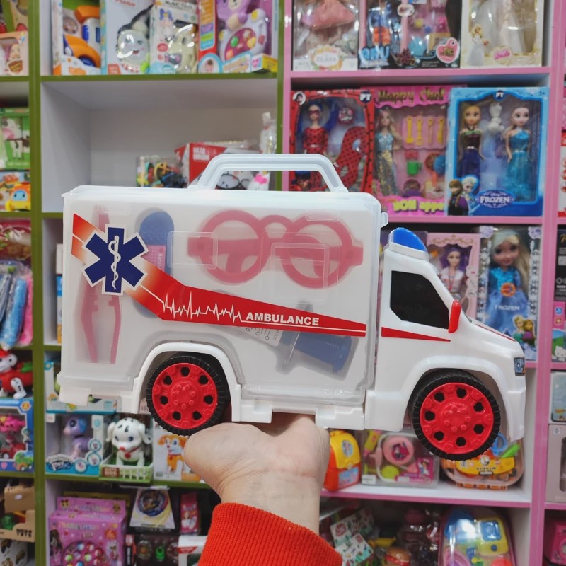 اسباب بازی آمبولانس به همراه لوازم پزشکی