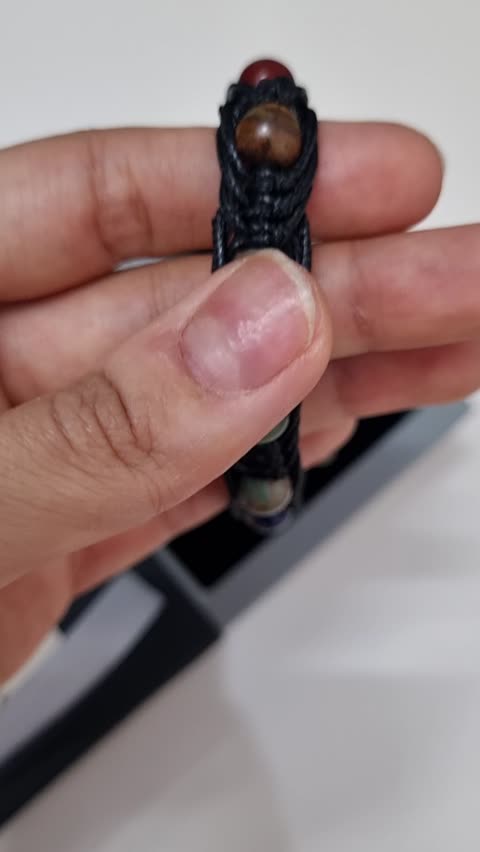 دستبند چرم هفت سنگ