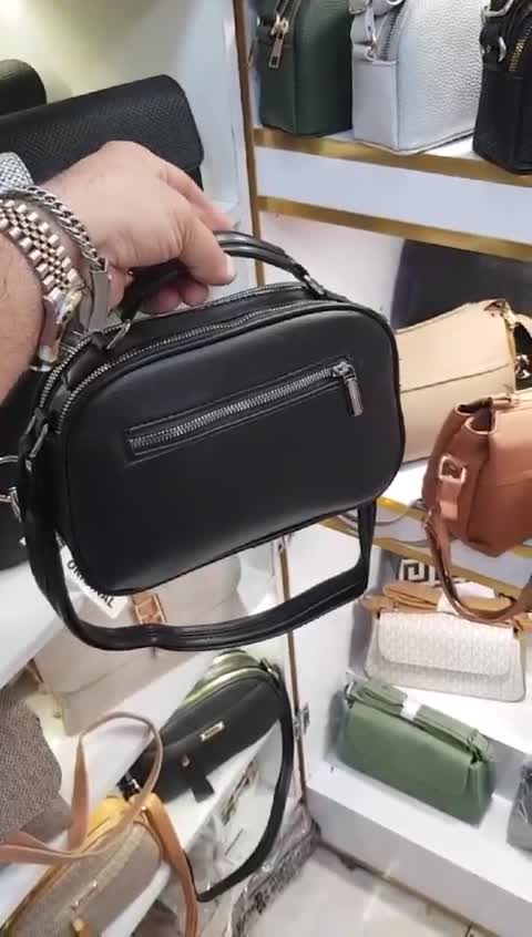 کیف زنانه دخترانه اسپورت چرم با بند بلند در رنگبندی مشکی 